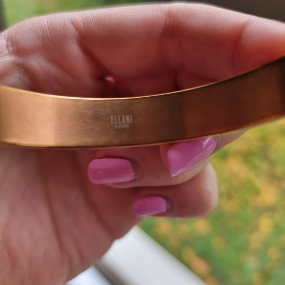 🎈SALE🎈Rose Gold Bangle - Picture 4 of 7